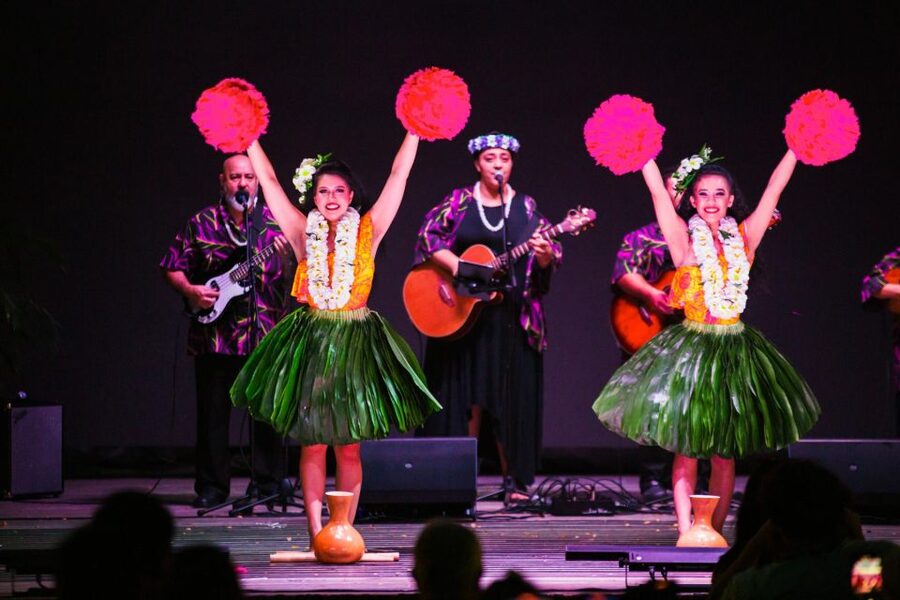 Oahu: Ka Moana Luau Dinner and Show at Aloha Tower - Hands-on culture before the buffet