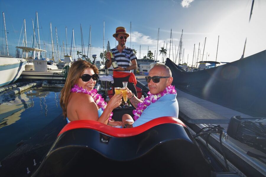 Oahu: Luxury Gondola Cruise with Drinks and Pastries - Waikiki bridges, harbor views, and Magic Island