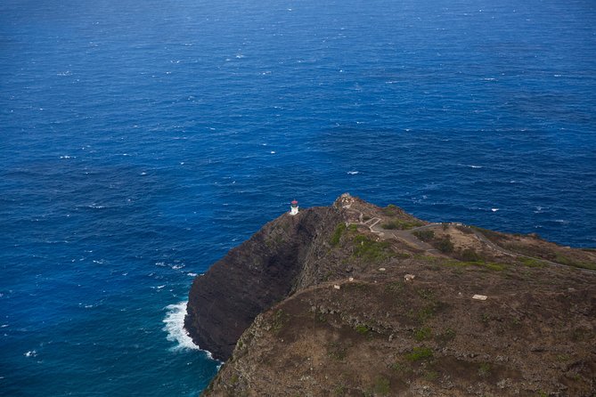 Oahu: Magnum PI Hughes 500 4-Passenger Doors-Off Helicopters - Pearl Harbor and Honolulu from the air