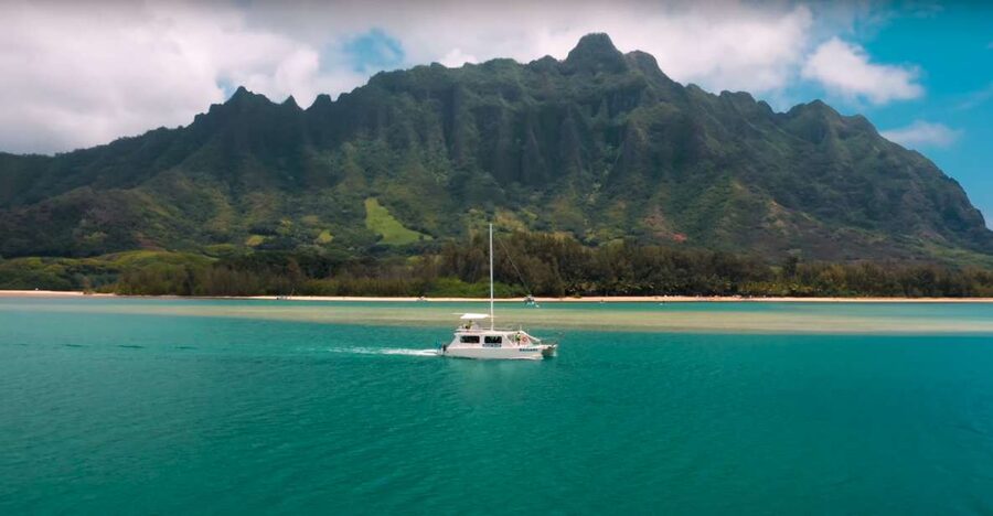 Oahu: Molii Fishpond and Kaneohe Bay Catamaran Tour - Kaneohe Bay is the visual centerpiece