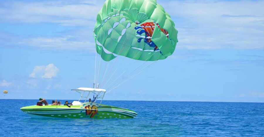 Oahu: Parasail on Maunalua Bay with Diamond Head Views - Six minutes above Hawaii Kai