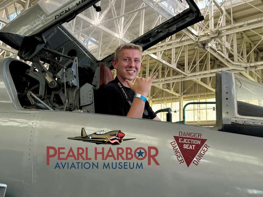Oahu: Pearl Harbor Aviation Museum Entry Ticket - Hangar 79 and the Shealy Restoration Shop