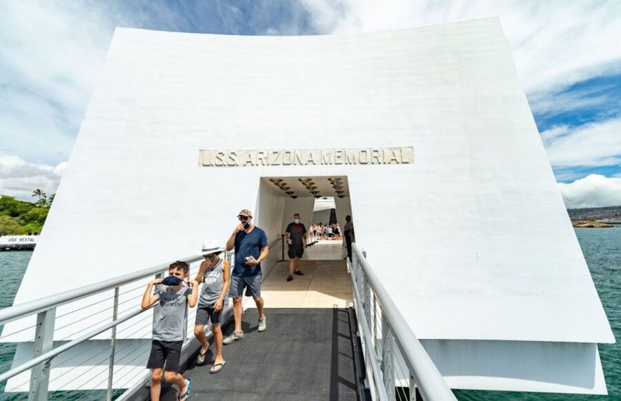 Oahu: Pearl Harbor Battleship Tour - Taking the Navy launch to the Arizona Memorial
