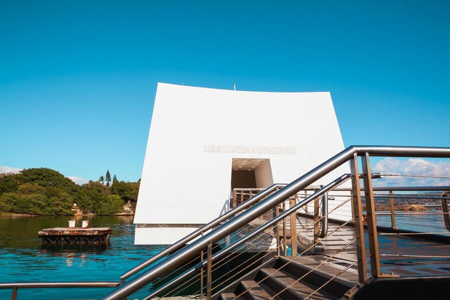 Oahu: Pearl Harbor, USS Arizona, and City Tour - Punchbowl Crater and the cemetery