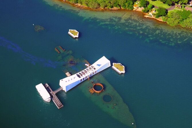 Oahu: Pearl Harbor USS Arizona Memorial - Punchbowl Crater and the National Memorial Cemetery