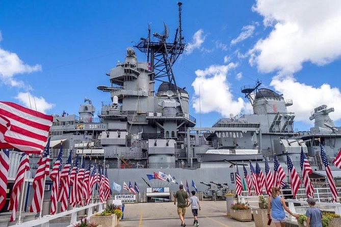 Oahu: Pearl Harbor USS Arizona Memorial & Battleship Missouri - Pearl Harbor National Memorial begins with the Arizona