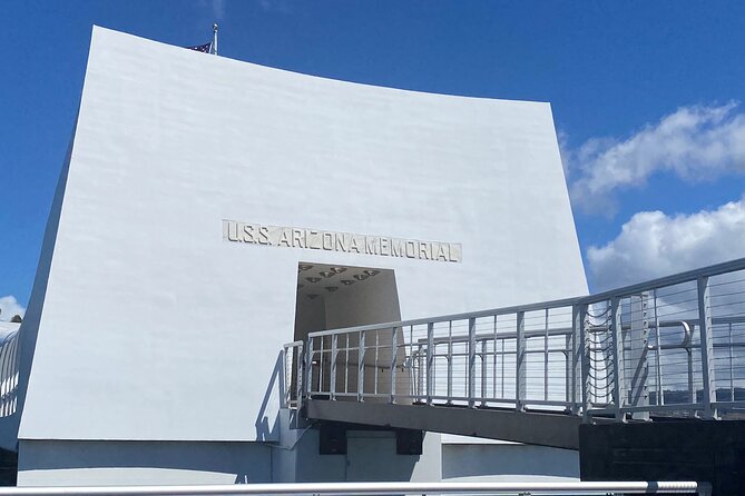 Oahu: Pearl Harbor USS Arizona Memorial Small Group Tour - Downtown Honolulu adds Hawaiian history to a military day