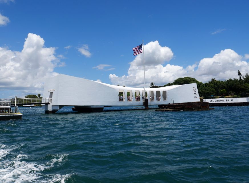 Oahu: Pearl Harbor, USS Arizona, Might Mo, & Honolulu Tour - Morning pickup from Waikiki and Ala Moana