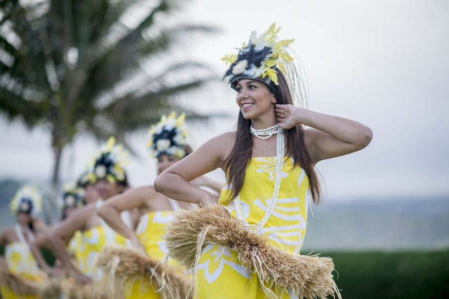 Oahu: Queens Waikiki Luau - A Waikiki luau with a city-center setting