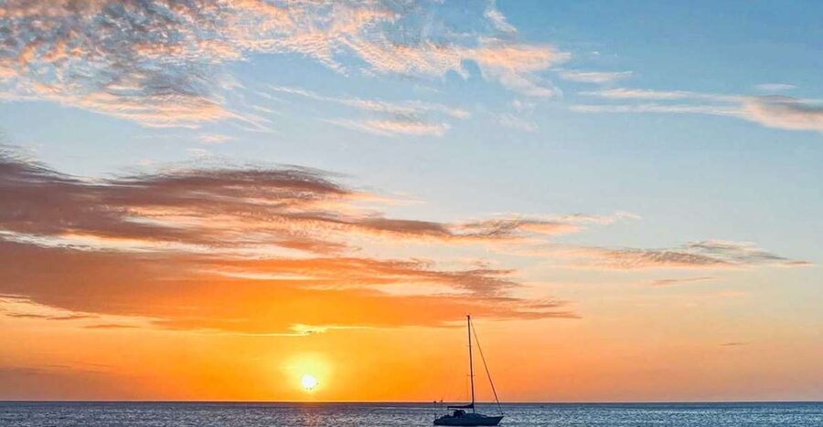 Oahu: Sunset sailing in small intimate groups - Setting sail from Ala Wai Harbor