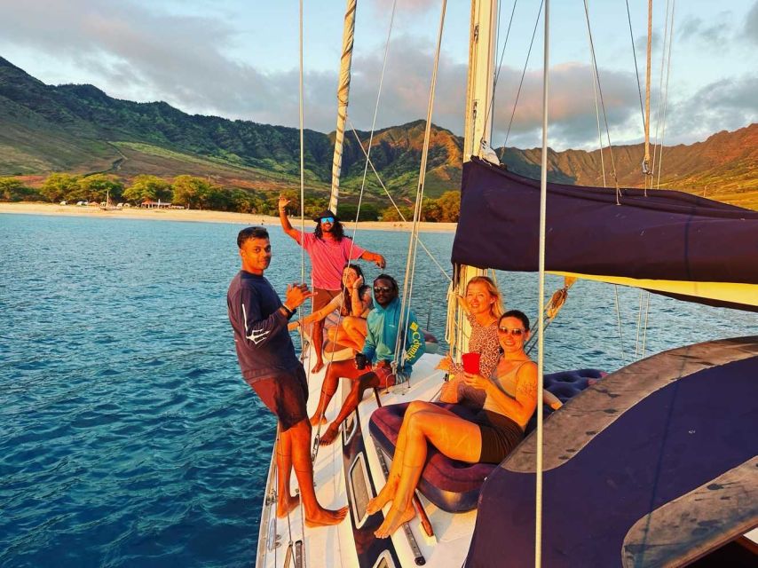 Oahu: Sunset sailing in small intimate groups - Who will enjoy this sunset sail most?