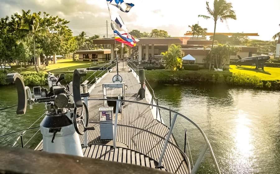 Oahu: The Complete Pearl Harbor Ticket - Taking the ferry to the USS Arizona Memorial