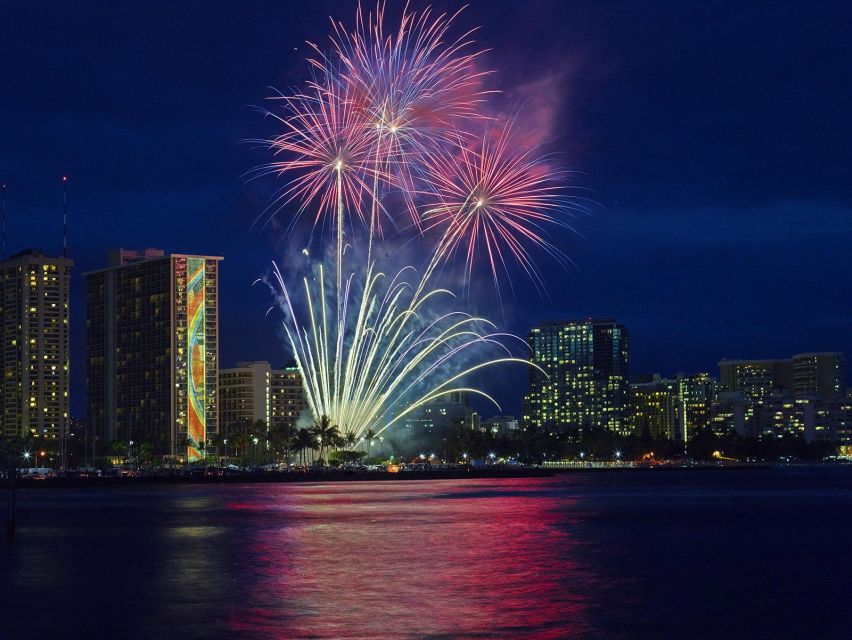 Oahu: Waikiki Fireworks Boat Cruise from Oahu - Key points before you book