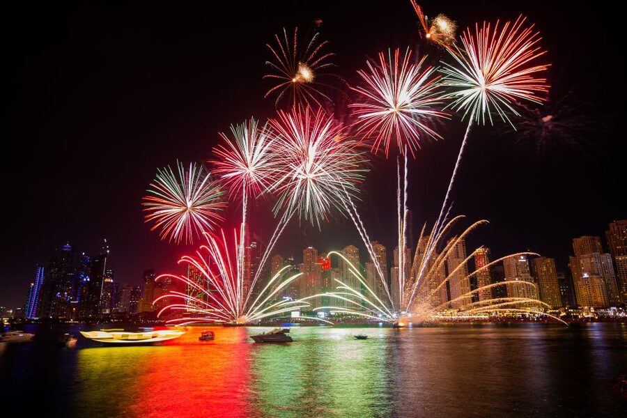 Oahu: Waikiki Fireworks Boat Cruise from Oahu - Why the fireworks work better from a boat