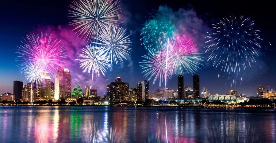 Oahu: Waikiki Friday Fireworks Cruise with Snacks and Drinks - Key points at a glance