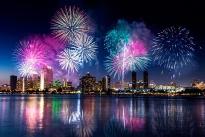 Waikiki Friday Fireworks Cruise with Snacks and Drinks