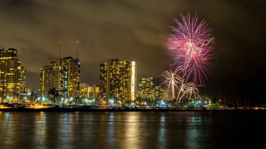 Oahu: Waikiki Friday Fireworks Cruise with Snacks and Drinks - Booking details worth knowing