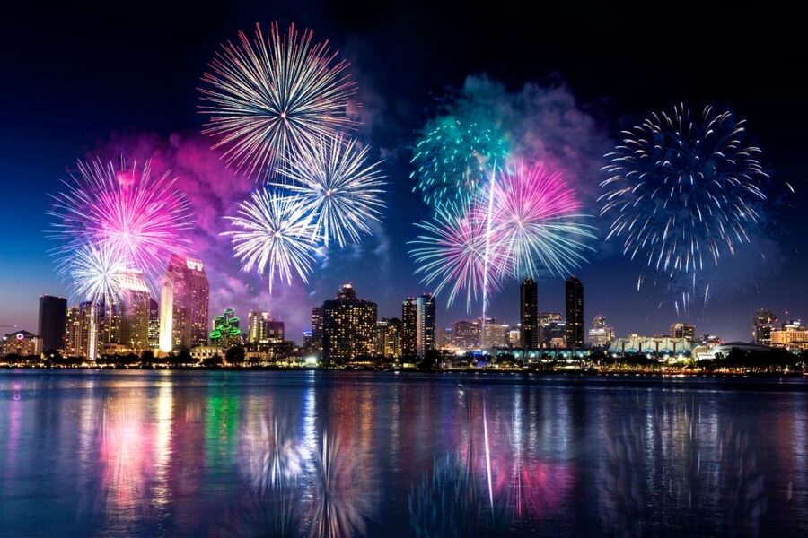 Oahu: Waikiki Friday Fireworks Cruise with Snacks and Drinks - Leaving Kewalo Basin Harbor at 5:30 PM