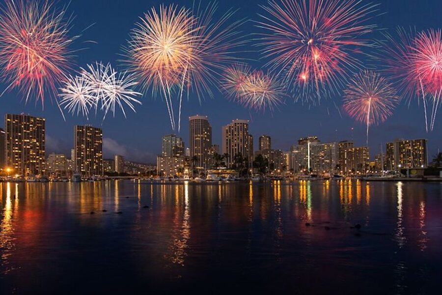 Oahu: Waikiki Friday Night Fireworks Catamaran (Wahine Koa) - Key things to know before booking