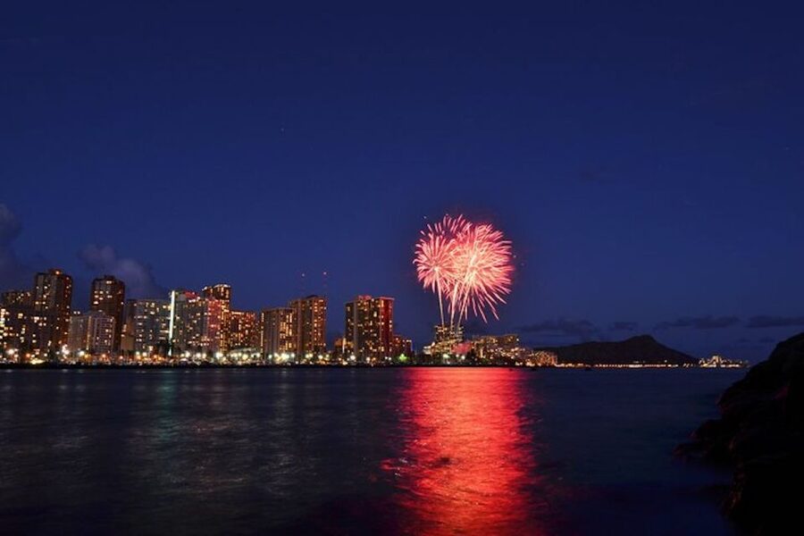Oahu: Waikiki Friday Night Fireworks Catamaran (Wahine Koa) - Choosing between the 55-foot sailboat and 65-foot power catamaran