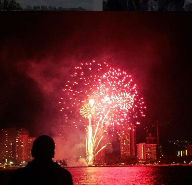 Oahu: Waikiki Friday Night Fireworks Cruise - What happens during the 90-minute circular cruise