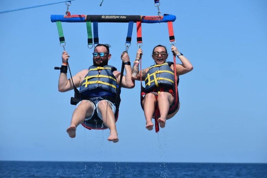 Oahu: Waikiki Parasailing - What the flight feels like in the air