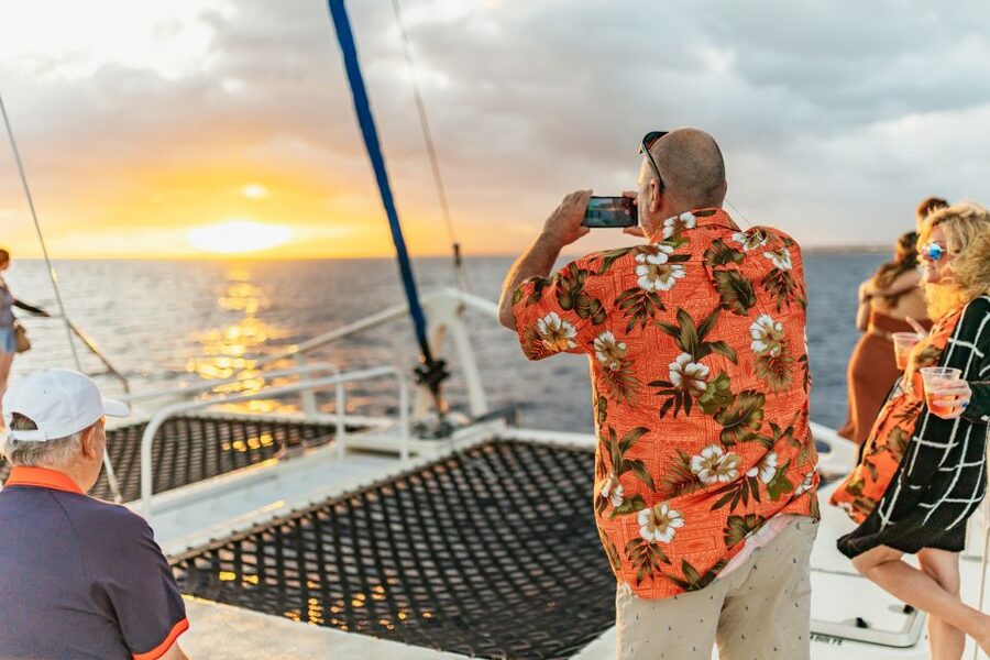 Oahu: Waikiki Sunset Catamaran Cocktail Cruise - Cocktails, beer, wine, and soft drinks