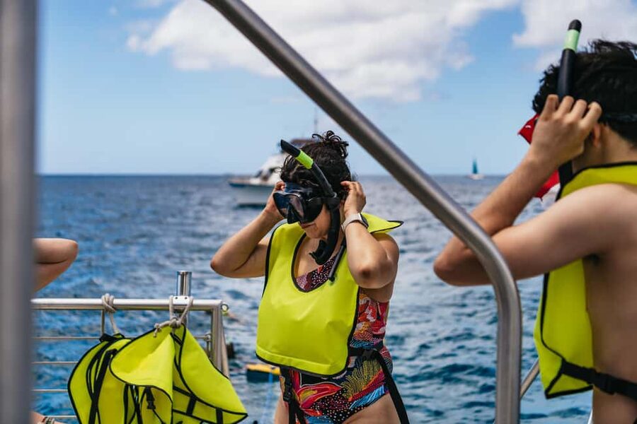 Oahu: Waikiki Turtle Snorkel Sail - The ride along Waikiki’s famous coast