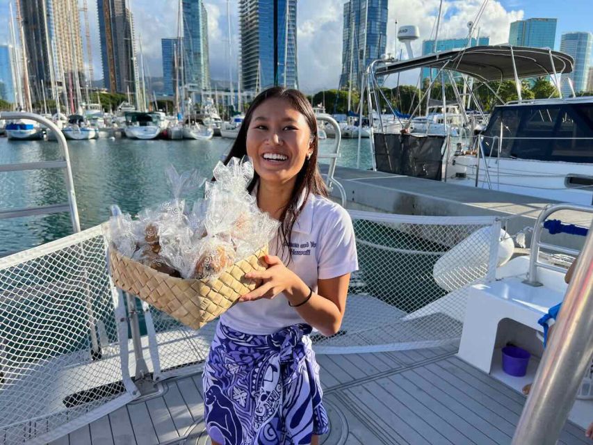 Oahu: Waikiki Whale Watching Tour-Donut and Coffee Included - A hula show on the ride back