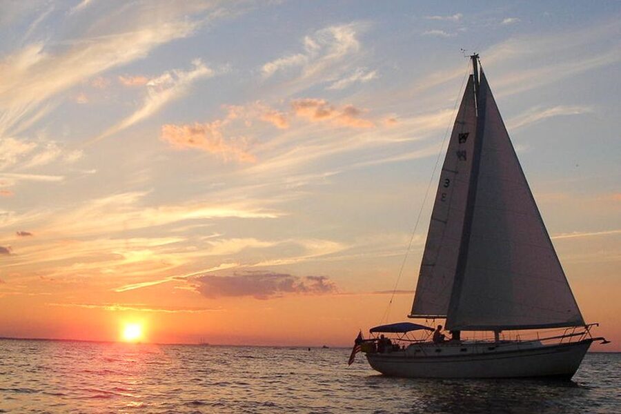 Oahu: West Oahu Sunset Cruise with Cocktails and Appetizers - Watching the Wai‘anae coast change color