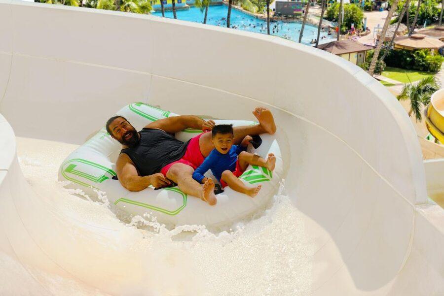 Oahu: Wet 'n' Wild Waterpark Ticket with Waikiki Transfer - A Practical 2.5-Hour Park Plan