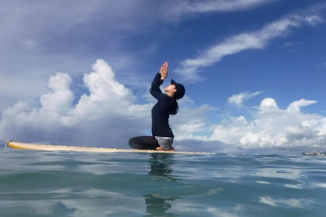 Paddleboard Yoga Class in Honolulu - From shore briefing to waist-deep water