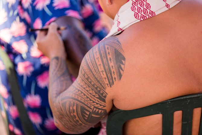 Paradise Cove Luau - Sunset views, music, hula, and fire dancers