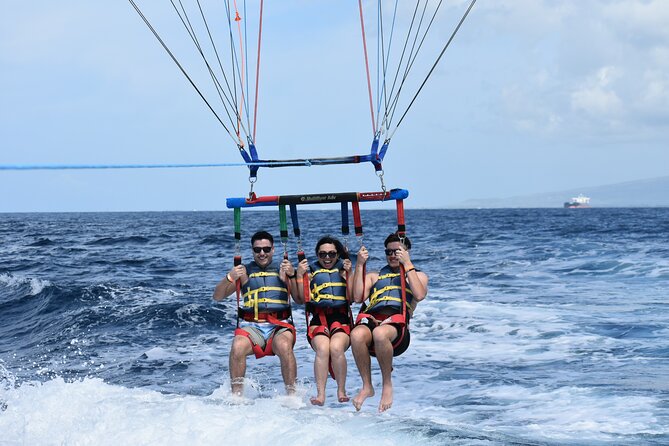 Parasailing in Waikiki from Oahu Hawaii - Waikiki Beach and Diamond Head from above