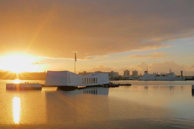 Pearl Harbor Arizona Memorial - Honolulu Tour - Submarine Access - Punchbowl Cemetery in 15 minutes