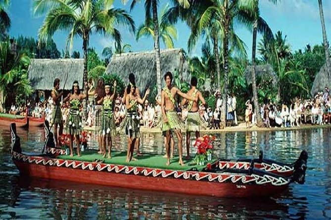 Pearl Harbor, Dole Plantation, and Polynesian Center from Waikiki - Pearl Harbor begins with a serious pause
