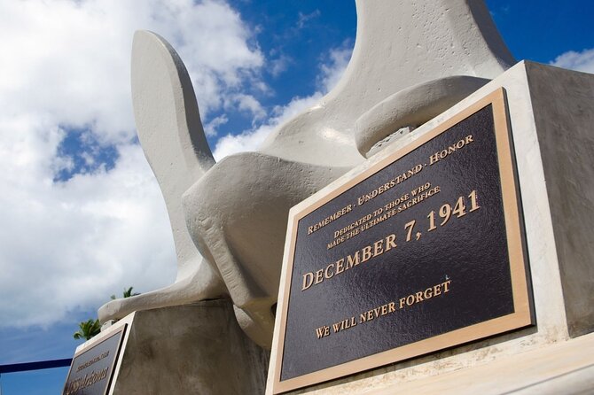 Pearl Harbor [Early Access], USS Arizona & Historic Honolulu Tour - The USS Arizona Memorial boat ride