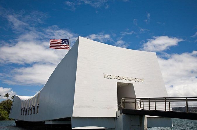 Pearl Harbor, National Memorial Cemetery and Honolulu City Tour - Guides can shape the whole experience