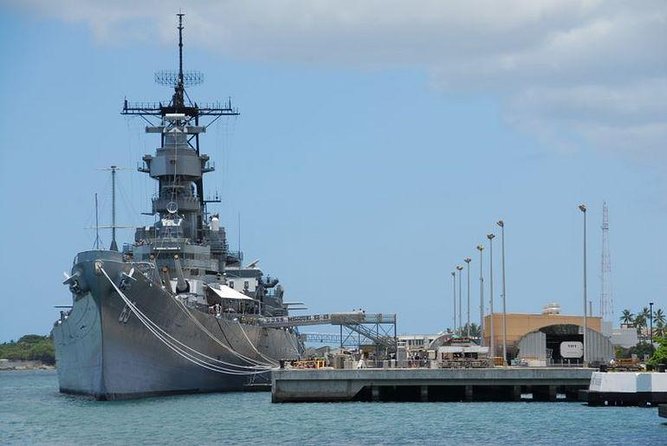 Pearl Harbor Remembered Tour - The USS Arizona Memorial and its uncertain boat ride