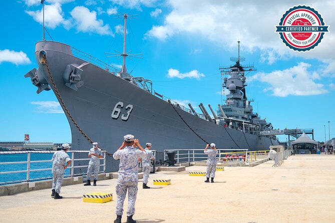 Pearl Harbor Remembered Tour - Historic Honolulu on the way back