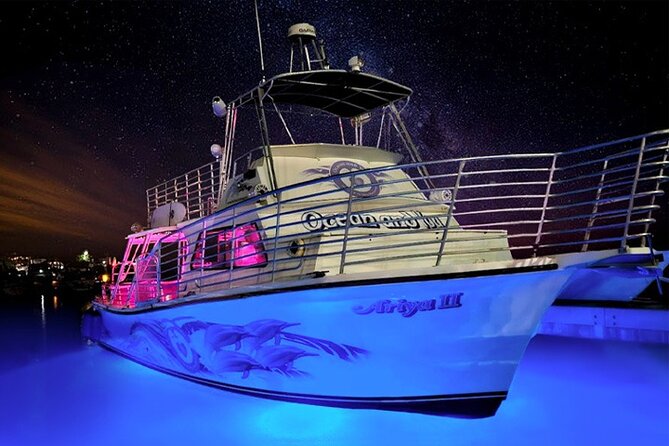 Premier Waikiki Sunset Party Cruise with Live DJ and Full Bar - What the two-deck boat feels like