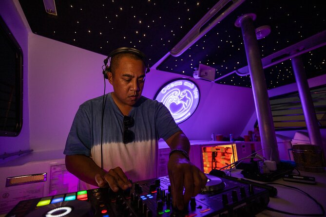 Premier Waikiki Sunset Party Cruise with Live DJ and Full Bar - The music is the main event
