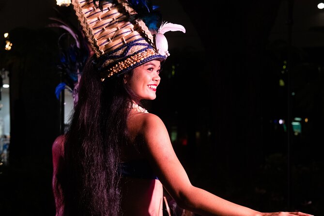 Queens Waikiki Luau with Dinner Buffet and Cultural Activities - What happens before dinner