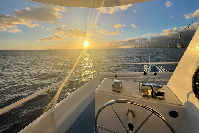 Sunset Dinner Cruise in Honolulu, Hawaii - Who should choose this cruise?