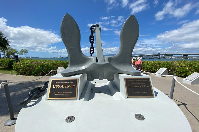 Tribute to Pearl Harbor Arizona Memorial and Honolulu City Tour - Downtown Honolulu gives you a quick history lesson