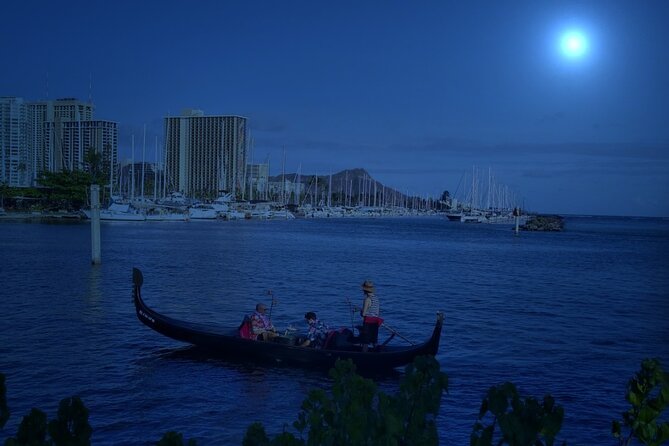 Valentine's Venetian Gondola Cruise in Waikiki - Diamond Head, Waikiki Beach, and the Honolulu skyline
