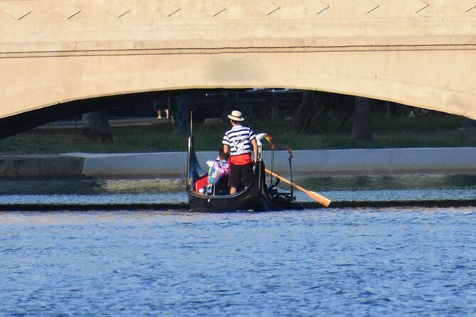 Valentine's Venetian Gondola Cruise in Waikiki - What is included on the one-hour evening cruise