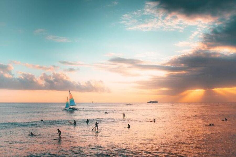 Waikiki Beach: Turtle Snorkeling and Sailing on Hāwea - The ride out to Turtle Canyon