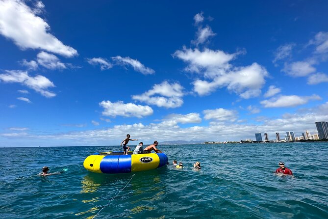 Waikiki, Hawaii: Deluxe Snorkel and Wildlife Cruise - Crew style and family comfort