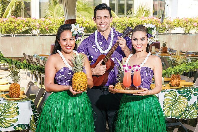Waikiki Luau Buffet with Optional Rock-A-Hula Show Ticket - Arriving at the Royal Hawaiian Center